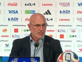 Spanien sichert sich dank eines Last-Minute-Treffers in der Nachspielzeit einen 1:0-Sieg gegen Portugal. Nach dem Achtelfinal-Erfolg findet Trainer Luis de la Fuente deutliche Worte über Lamine Yamal und lobt den Flügelstar.