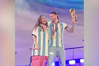 Live on stage: De Paul feiert WM-Titel bei Konzert