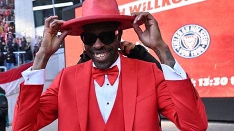 Mohamadou "Mo" Idrissou sorgte mit seinem Outfit für einen echten Hingucker