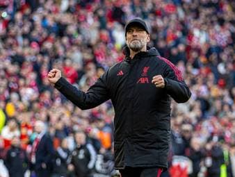 Beim Legendenspiel zwischen dem FC Liverpool und Borussia Dortmund ist Jürgen Klopp erstmals wieder als Trainer an der Anfield Road tätig. Nach dem Spiel zeigen sich die Legenden der Reds vom deutschen Trainer durchweg begeistert.