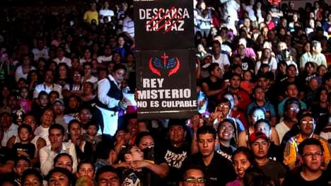 "Rey Mysterio ist nicht schuld": Fan-Plakat nach der Tragödie um Perro Aguayo Jr.