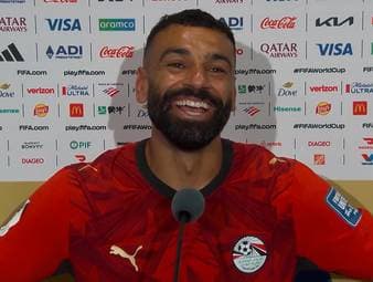 Ägyptens Mohamed Salah ist nach dem Sieg im Elfmeterschießen über Australien sichtlich erleichtert. Im Interview spricht er von einem "der besten Tage seines Lebens".