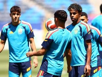 Spanien ist seit 35 Spielen ungeschlagen und in diesem Turnier noch ohne Gegentor. Nun darf sich Belgien gegen den Europameister versuchen.