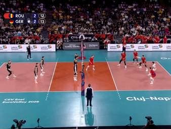 Deutschland feiert bei der Volleyball-EM einen Krimi-Sieg gegen Rumänien. Nach einer 2:0-Satzführung muss die DVV-Auswahl noch in den Tiebreak, behält dort aber die Nerven und gewinnt mit 3:2. 