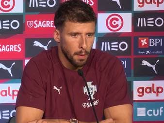 Portugals Verteidiger Ruben Dias äußerte sich zur Kritik an Cristiano Ronaldo. Für den Abwehrchef ist diese aber bereits bekannt. 
