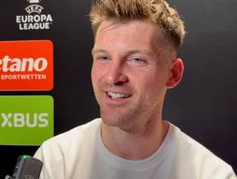 Feierstimmung in Freiburg. Nach dem Einzug ins Finale der Europa League hat Matchwinner Lukas Kübler eine weitere wichtige Funktion in der Mannschaft.