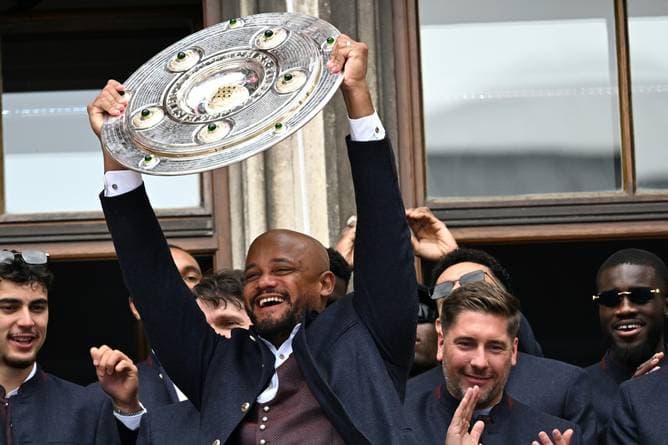 Kompany vergisst die Meisterschale!