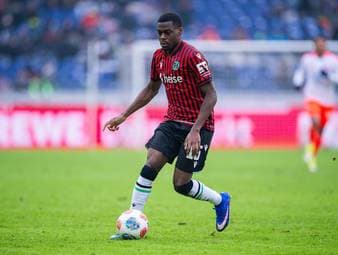 Der FC Bayern baut derzeit viele Talente in den Profikader ein. Mit Noel Aseko kehrt ein Bayern-Juwel im Sommer aus Hannover zurück - ein Signal an den Campus, sagt SPORT1-Chefreporter Stefan Kumberger im Podcast "Die Bayern-Woche".