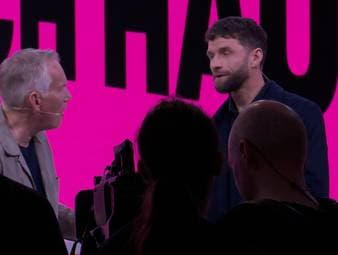 Zur Fußball-Weltmeisterschaft 2026 wechselt Thomas Müller die Seiten: Der ehemalige Nationalspieler wird erstmals zur WM TV-Experte bei Magenta Sport. Bei seiner Vorstellung stellt er sofort unter Beweis, worauf sich die Fußballfans während der Weltmeisterschaft freuen dürfen.