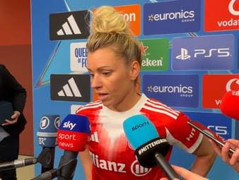 Nach dem Champions League-Viertelfinal-Sieg gegen die Damen von Manchester United blicken Linda Dallmann und Franziska Kett aufs kommende Halbfinale und äußern sich zur anfänglichen Nervosität. 