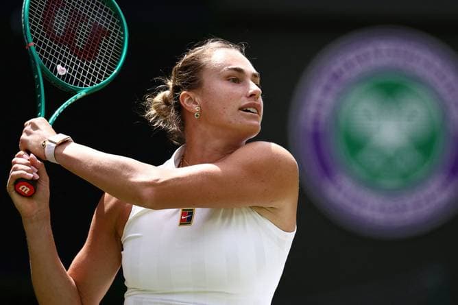Sabalenka nach „Prüfung“ weiter