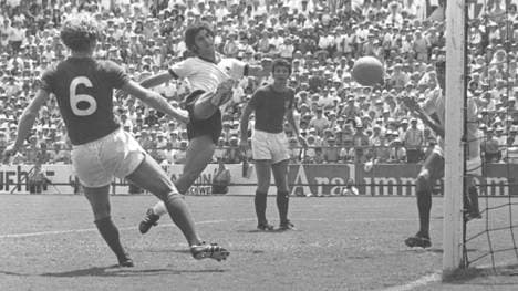 Gerd Müller trifft 1970 zum Sieg gegen England
