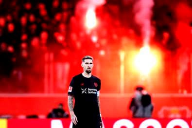 Drei krachende Ohrfeigen aus dem Nichts