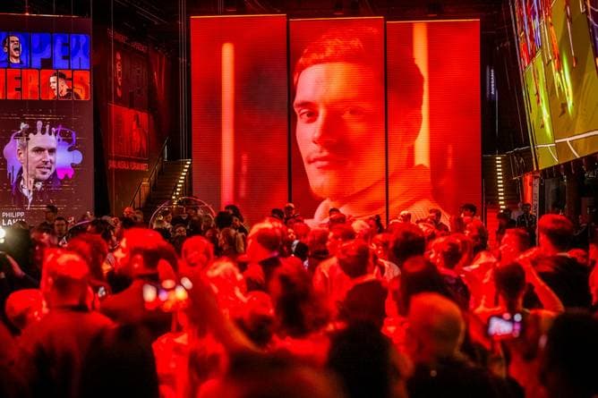 "Wusiala" als "Superhelden" im Museum