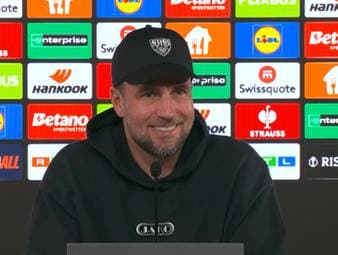 Nach dem 0:1 gegen Celtic und dem Einzug ins Achtelfinale der Europa League will VfB-Trainer Sebastian Honeß nicht nach dem Haar in der Suppe suchen. Die Leistung sei dementsprechend ein Meilenstein für den Verein.