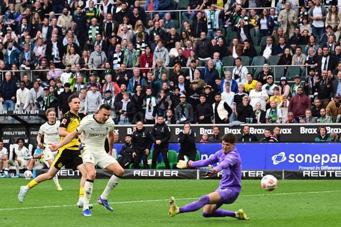 Gladbach sichert Klasse - BVB erneut ganz schwach