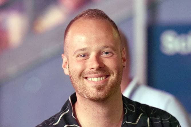 Darts-Action mit 13 Deutschen