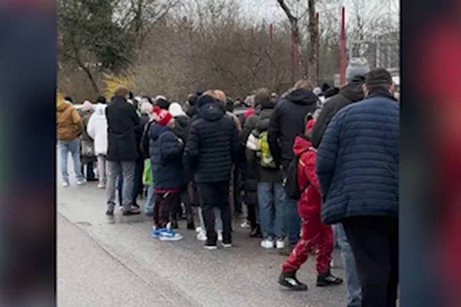 Über 1000 Bayern-Fans! Mega-Ansturm an der Säbener