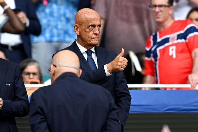 Auf Deschamps' Frage hat der Schiri-Chef eine klare Antwort