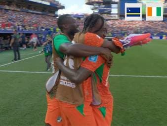 Obwohl sich die Elfenbeinküste gegen Curacao nicht mit Ruhm bekleckert, gewinnen die Westafrikaner mit 2:0 und überstehen zum ersten Mal die Gruppenphase bei einer WM. Die Ivorer sichern sich in der Deutschland-Gruppe Rang zwei.