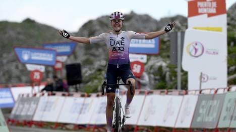 Paula Blasi feiert ihren Vuelta-Sieg