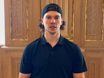 NHL-Profi Moritz Seider sieht die deutsche Eishockey-Nationalmannschaft gut gerüstet für die anstehenden Olympischen Winterspiele.