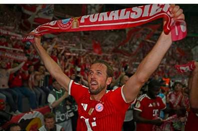 FC Bayern holt das Double - historische Show von Kane