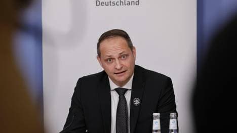 NADA-Vorstandvorsitzender Lars Mortsiefer stellt den Jahresbericht vor