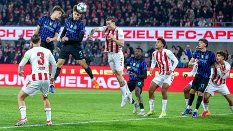 Inters Leonardo Bovio (Nr. 5) trifft per Kopf zum 1:0