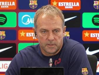 Vor dem LaLiga-Spiel gegen Sevilla schwärmt Hansi Flick von Karim Adeyemi. Der Barça-Trainer vergleicht dessen Tempo mit Alphonso Davies und spricht ihm sein Vertrauen aus.