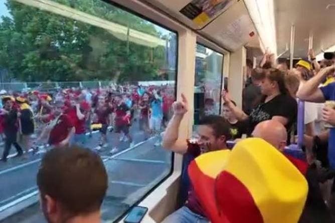 Fanmarsch im Regen? Belgier schauen lieber aus Bahn zu