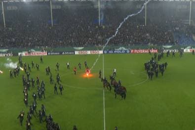 In diesen Sekunden eskaliert das Pokal-Derby völlig