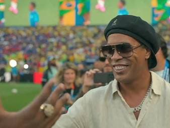 Auch bei dieser WM lässt sich wieder einiges an Prominenz blicken. Brasiliens Weltmeister Ronaldinho war beim Auftritt seiner Selecao zugegen, was auch Jürgen Klopp große Freude bereitete.