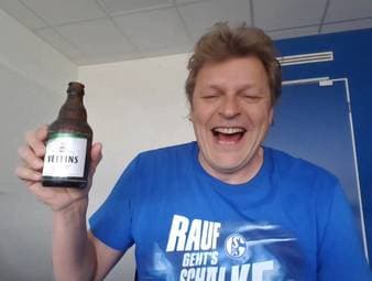 Schalke-Boss begrüßt Doppelpass mit Bier