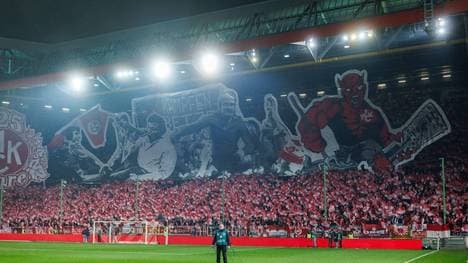 Riesige Banner zierten vor dem Duell Lautern vs. Hertha das Stadion