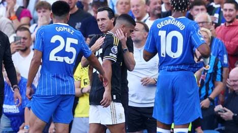 Joao Gomes wurde von Coach Unai Emery getröstet