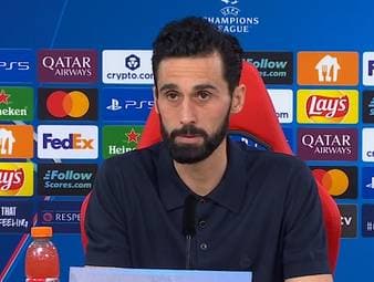 Real Madrids Vinicius Jr. wurde erneut von einem Gegenspieler rassistisch beschimpft. Trainer Alvaro Arbeloa stellt sich nach dem 1:0-Sieg über Benfica hinter seinem Spieler.