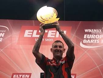 Nathan Aspinall besiegt Dirk van Duijvenbode im Finale der German Darts Championship mit 8:6. Der Engländer holt damit seinen dritten Titel auf der European Tour in diesem Jahr.