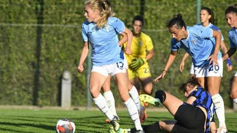 Maja Gothberg (am Ball)