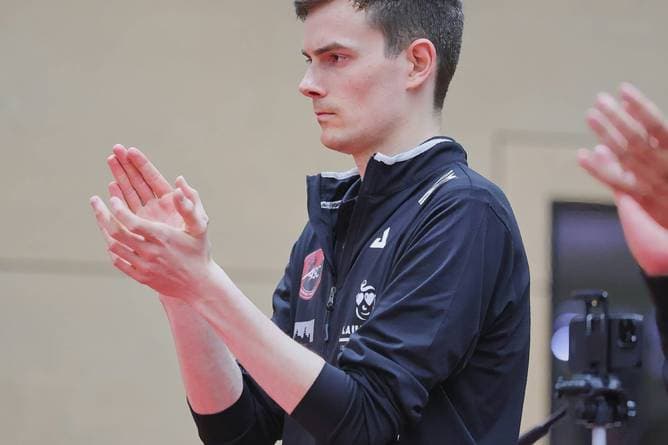 Ort trotz Pleiten weiter auf Bank