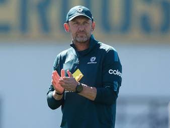 Trainer-Verlängerung vor WM-Start