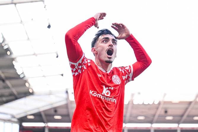 Pikant, dass ausgerechnet er Frankfurt ärgert