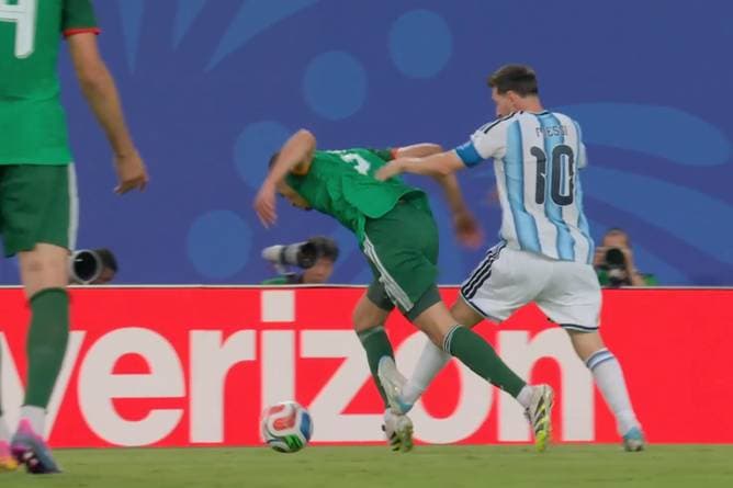 Kein Rot? Diese Messi-Szene schlägt hohe Wellen