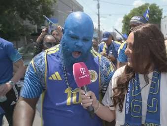 "Captain Blueface" ist eines der schillernden Gesichter dieser WM. Gemeinsam mit Curaçao will der Superfan das Unmögliche schaffen.