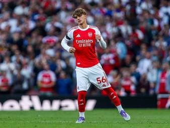 Arsenal siegt mit 15-Jährigem