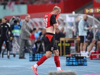 Laimer fliegt mit glatt Rot vom Platz