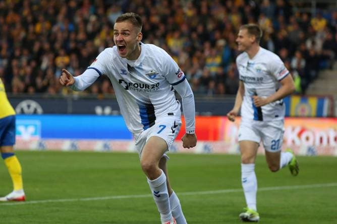 Paderborn springt auf Platz eins