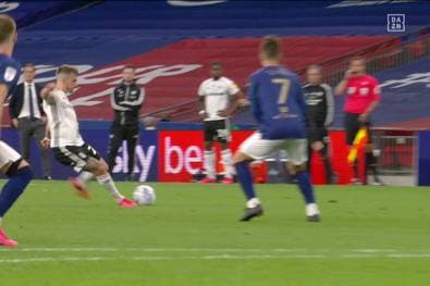 Geniestreich zum Aufstieg: Bryan foppt Torwart aus 30 Metern