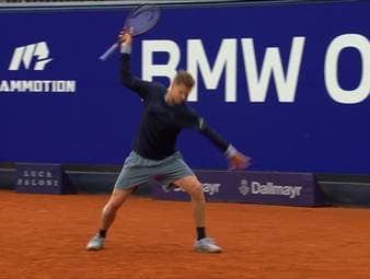 Yannick Hanfmann trifft in der ersten Runde der BMW Open in München auf den Wildcard-Spieler Alexander Blockx aus Belgien und verliert die Nerven.