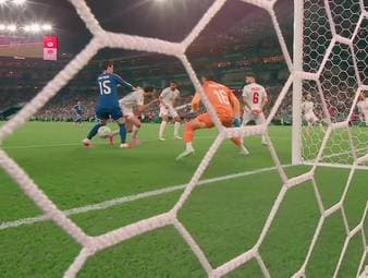 Den Japanern gelingt in ihrem zweiten Gruppenspiel bei der WM 2026 ein Start nach Maß. Der Ex-Frankfurter Daichi Kamada zaubert den Ball nach wenigen Minuten elegant in die tunesischen Maschen.